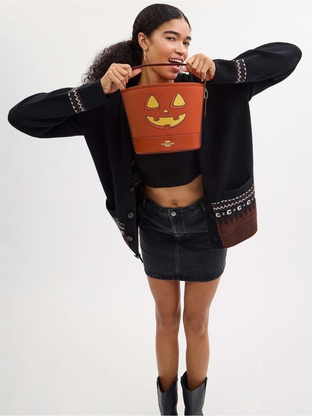 COACH 2024 Halloween Pumpkin Trick or Treat Bucket Bag Gold Glitter NWT CW533 - Picture 12 of 12